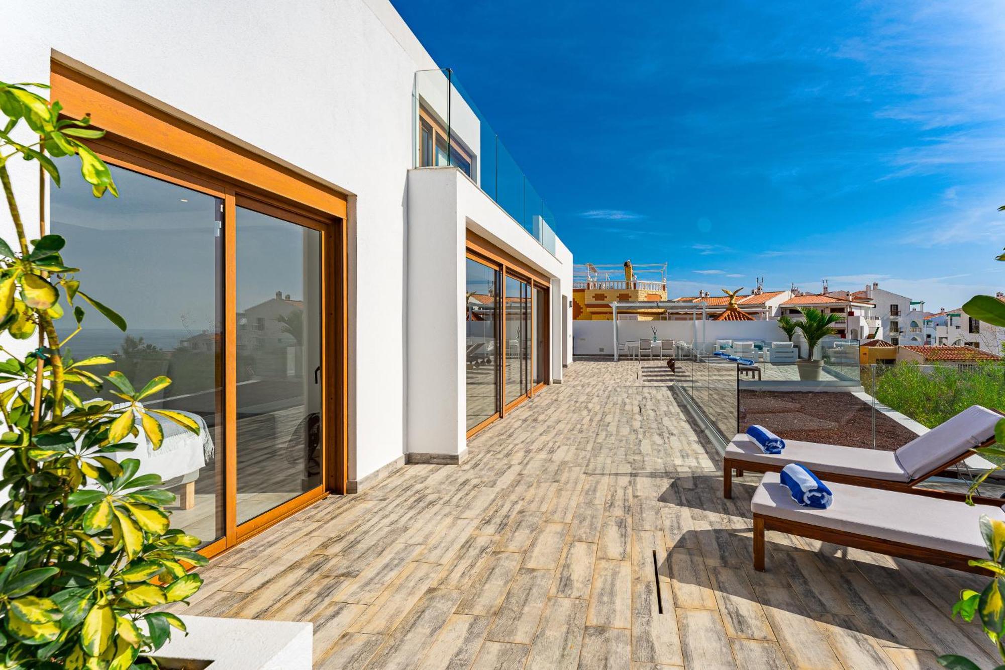 Fabulous Contemporary 5 Bedroom Villa With Private Heated Pool, Sleeps Max 13 Callao Salvaje Exterior photo